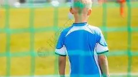 钟楚曦疑似陷入杨幂刘亦菲番位争斗，内娱排行背后操控者是谁？